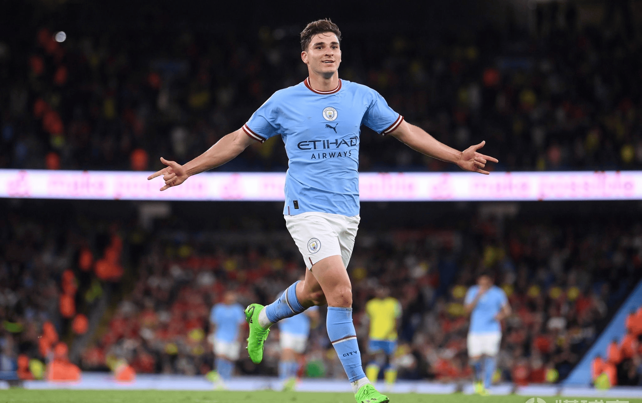 包含多特蒙德训练开放日，清晨外线爆发引欢呼，NBA常规赛在即，纪律约束更严格的词条