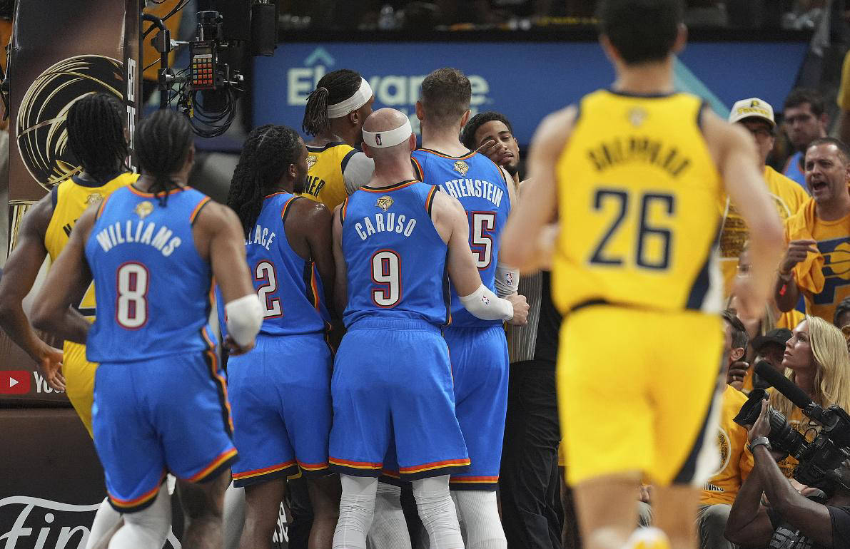 包含多特蒙德训练开放日，清晨外线爆发引欢呼，NBA常规赛在即，纪律约束更严格的词条